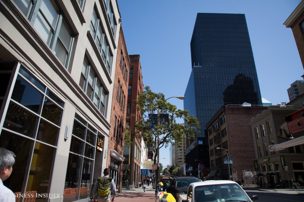 San Franciscans might pass the LinkedIn skyscraper on their commute and not think much of it. Formed from two cubes of gray glass, the tower is a bit boring from the outside.