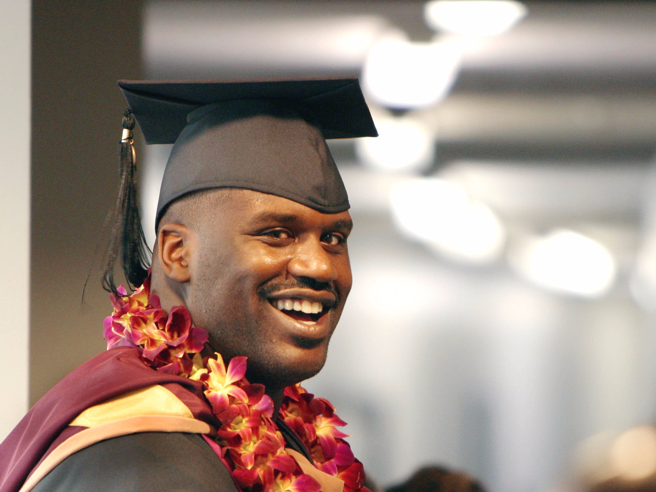 Shaq graduates University of Phoenix